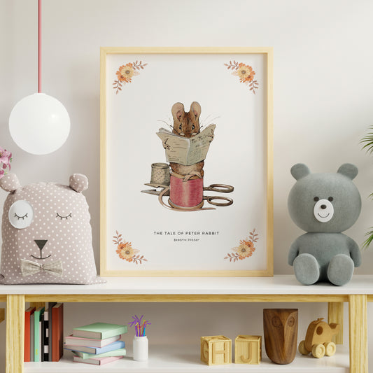 Affiche Beatrix Potter – Petite souris lisant son journal – The Tale of Peter Rabbit